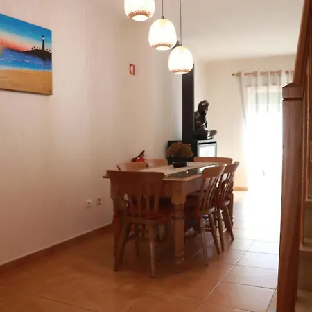 Fantastic With Pool Access * Pataias