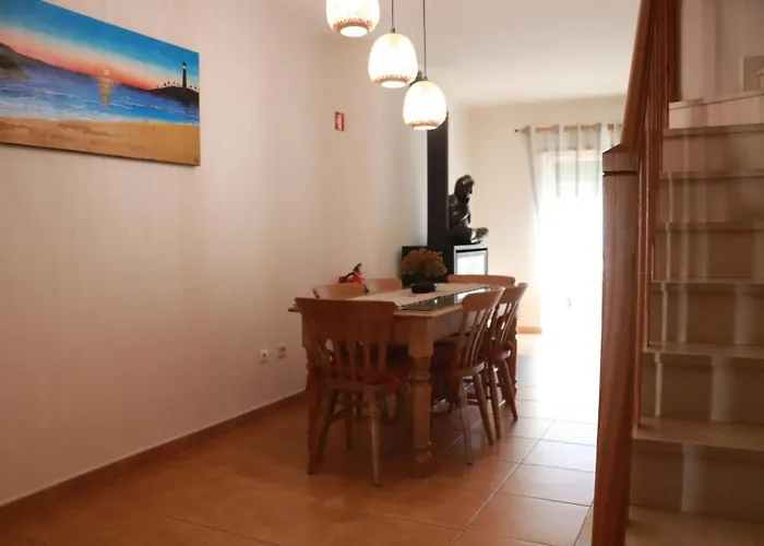 Fantastic With Pool Access * Pataias