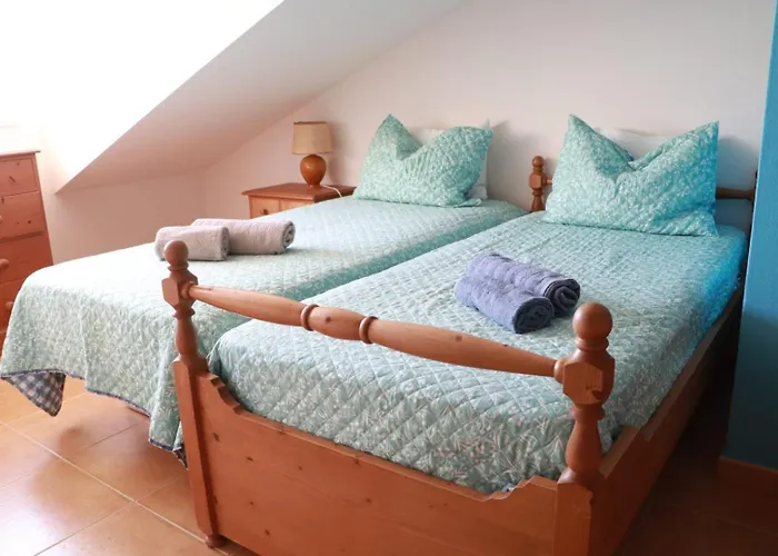 Fantastic With Pool Access * Pataias