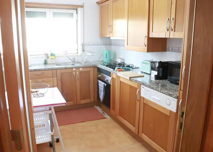 Fantastic With Pool Access Pataias