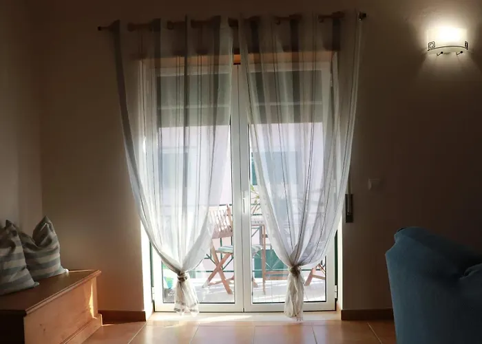 Fantastic With Pool Access * Pataias